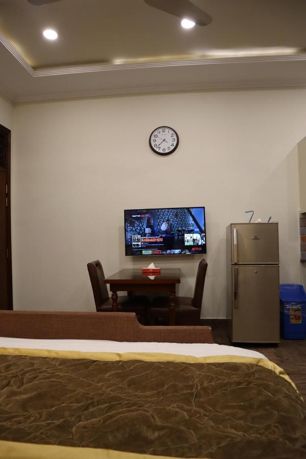 Hayyat Luxury Hotel Suites Лахор Экстерьер фото