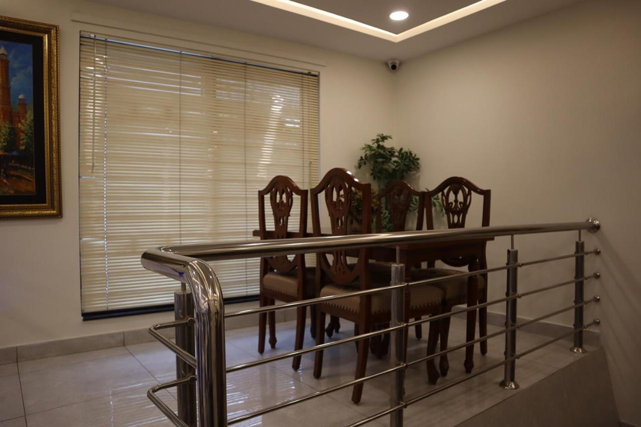 Hayyat Luxury Hotel Suites Лахор Экстерьер фото