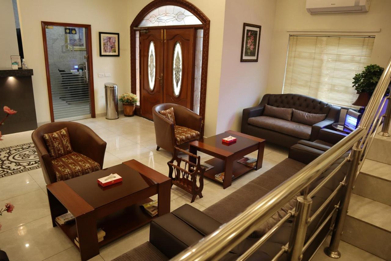 Hayyat Luxury Hotel Suites Лахор Экстерьер фото