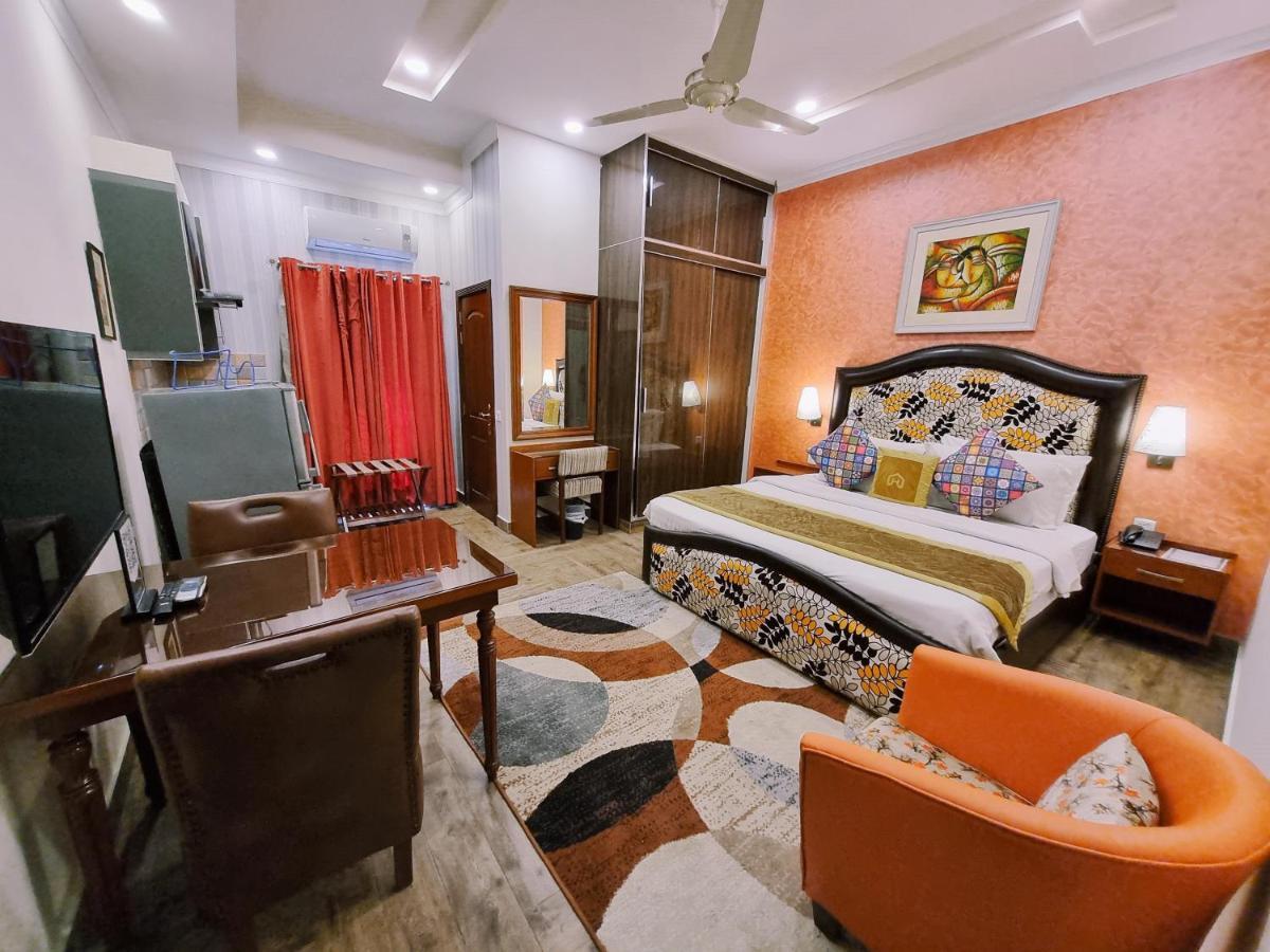 Hayyat Luxury Hotel Suites Лахор Экстерьер фото