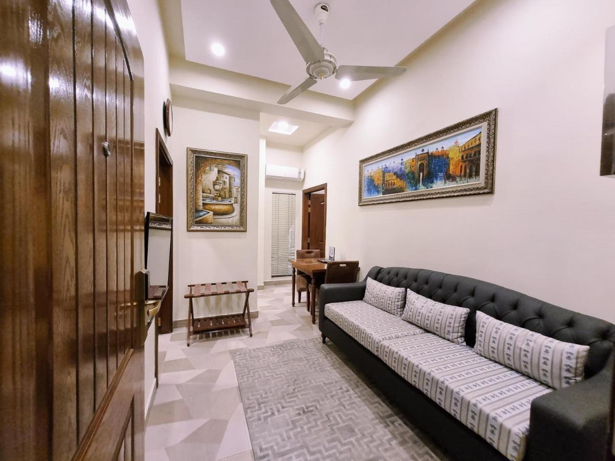 Hayyat Luxury Hotel Suites Лахор Экстерьер фото