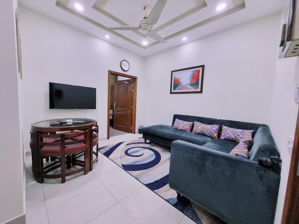 Hayyat Luxury Hotel Suites Лахор Экстерьер фото