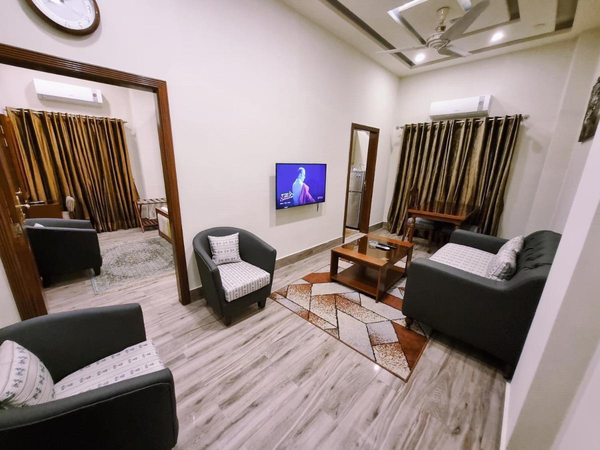 Hayyat Luxury Hotel Suites Лахор Экстерьер фото