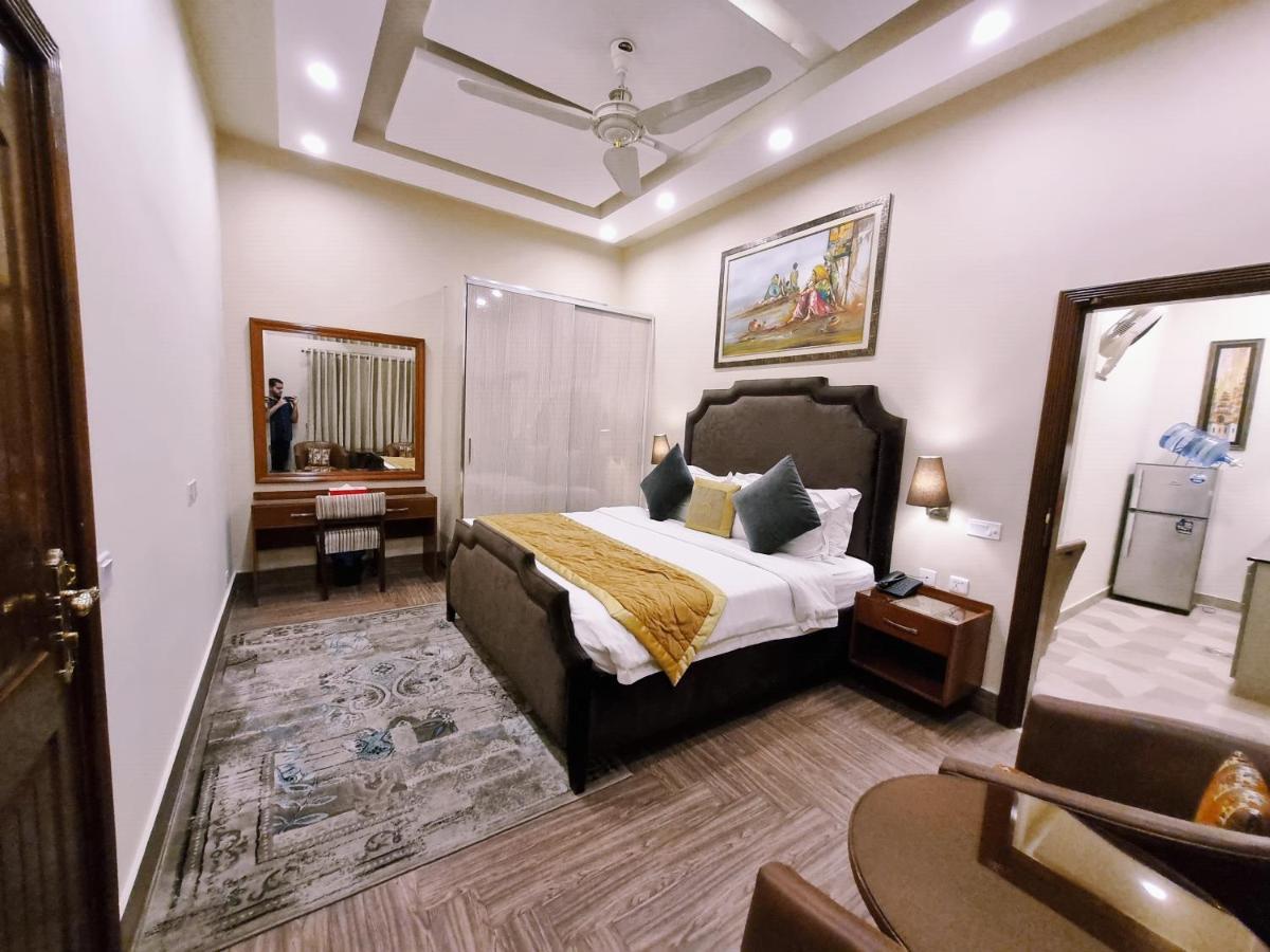 Hayyat Luxury Hotel Suites Лахор Экстерьер фото