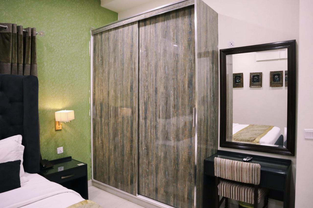 Hayyat Luxury Hotel Suites Лахор Экстерьер фото