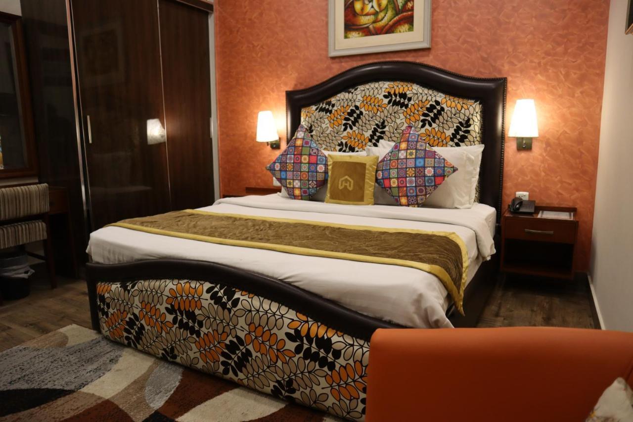 Hayyat Luxury Hotel Suites Лахор Экстерьер фото